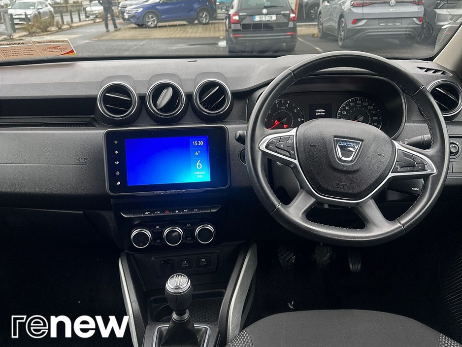 2022 Dacia Duster - image 2