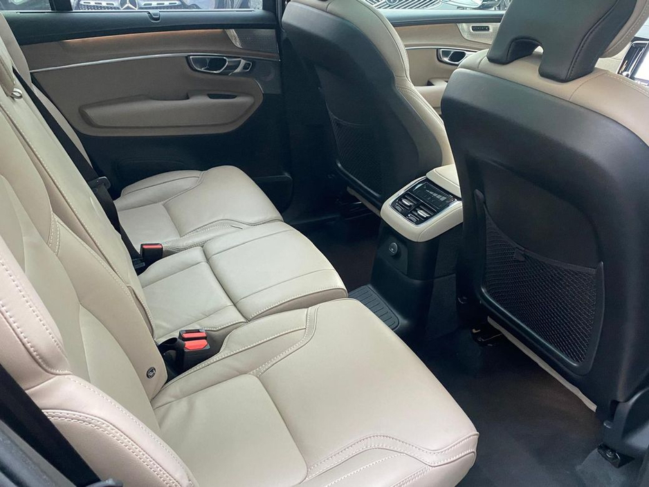 2025 Volvo XC90 - image 2