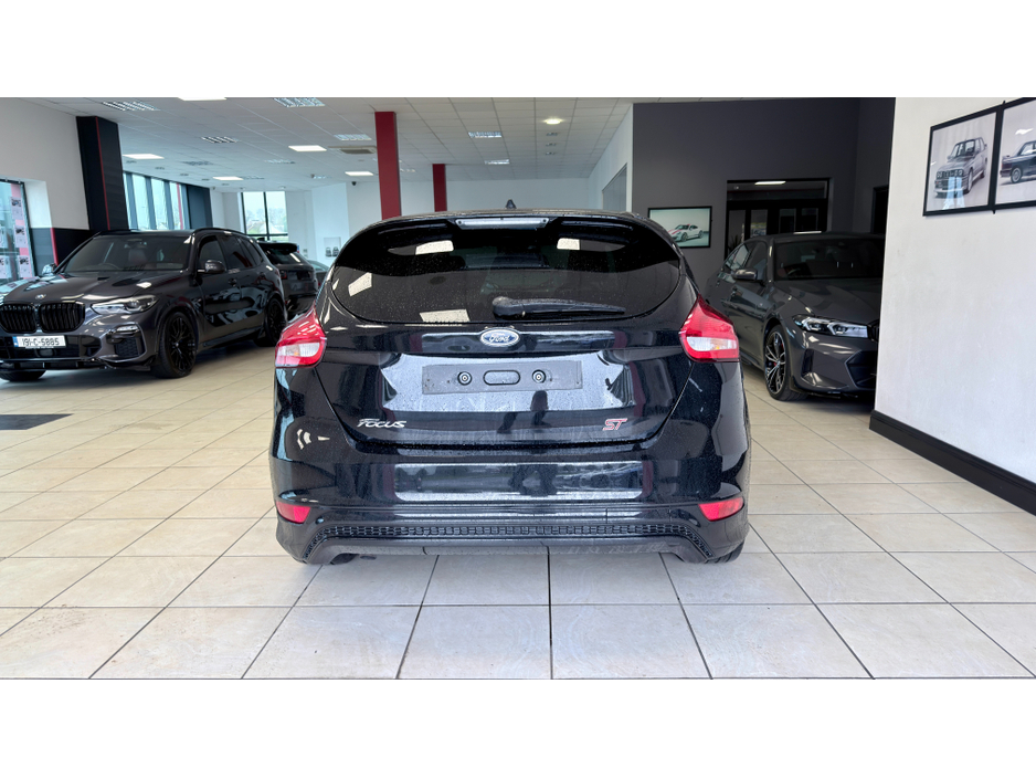 2017 Ford Focus - image 24