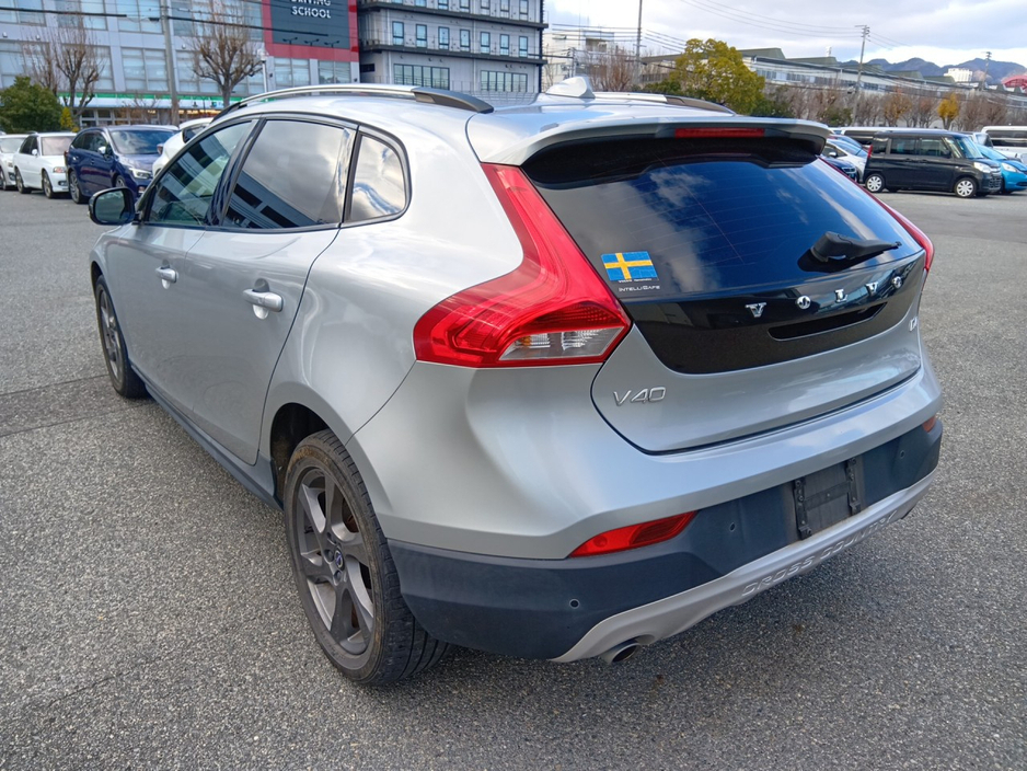 2016 Volvo V40 - image 5