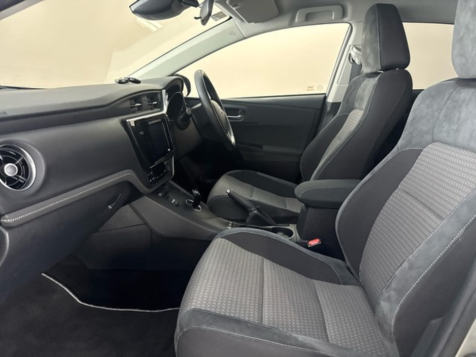 2018 Toyota Auris HYBRID LUNA SPORT €18,450