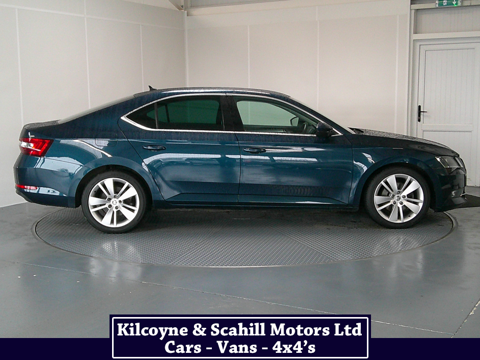 2017 Skoda Superb - image 9