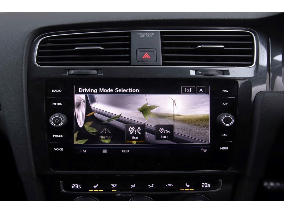 2019 Volkswagen E-Golf - image 22