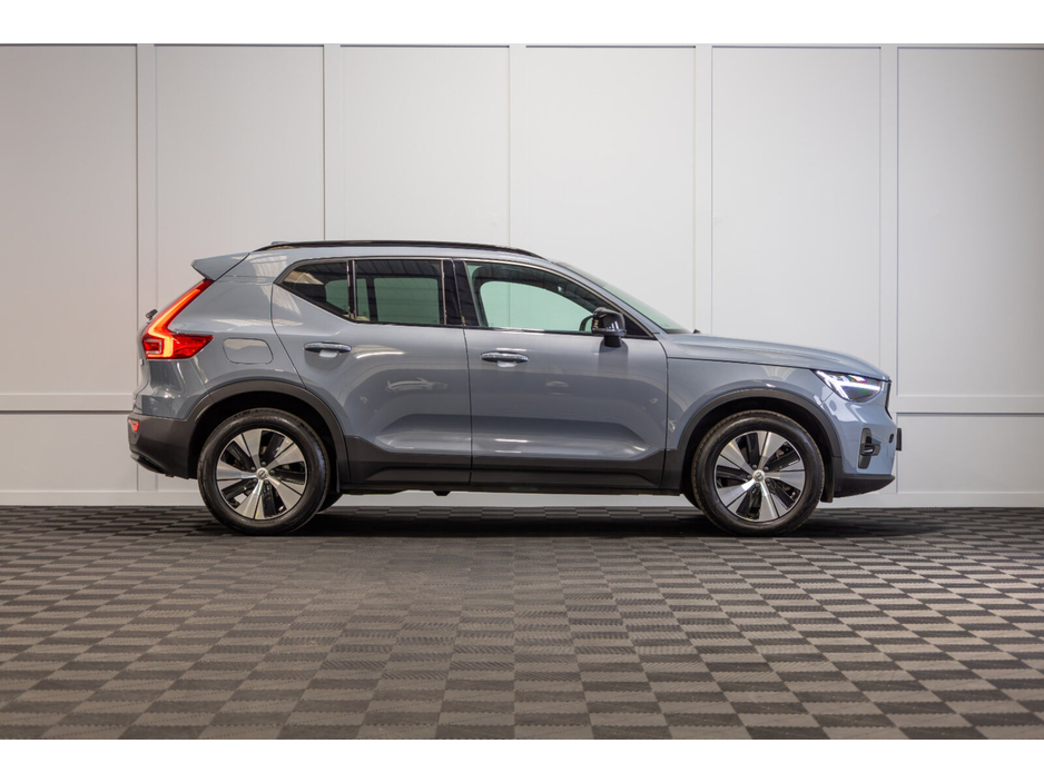 2022 Volvo XC40 - image 6