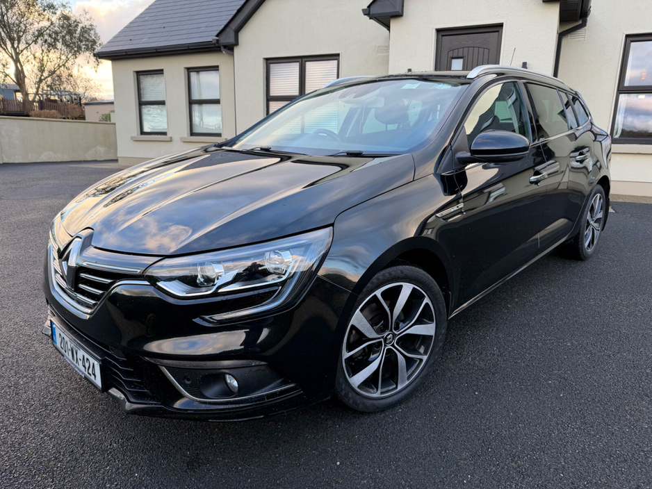 2020 Renault Megane - image 2
