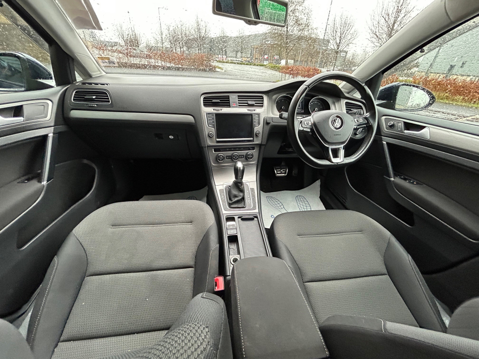 2016 Volkswagen Golf - image 8