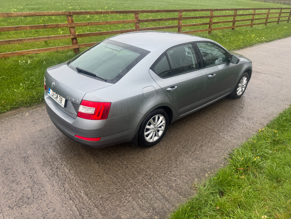 2013 Skoda Octavia - image 8