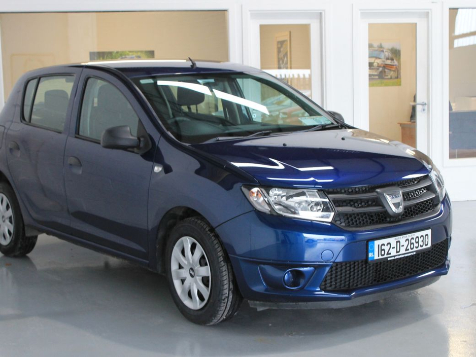 2016 Dacia Sandero - image 3
