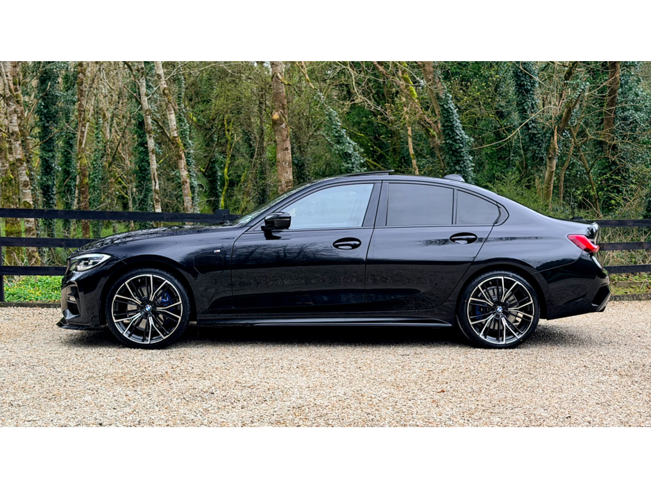 2020 BMW 3 Series - image 10