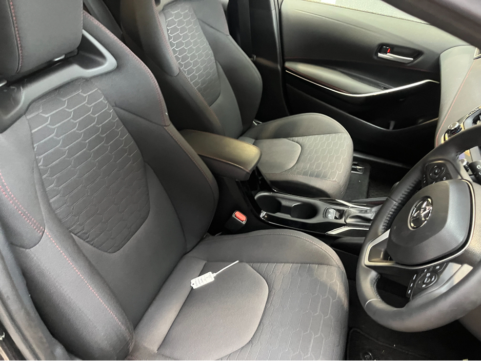 2025 Toyota Corolla - image 9