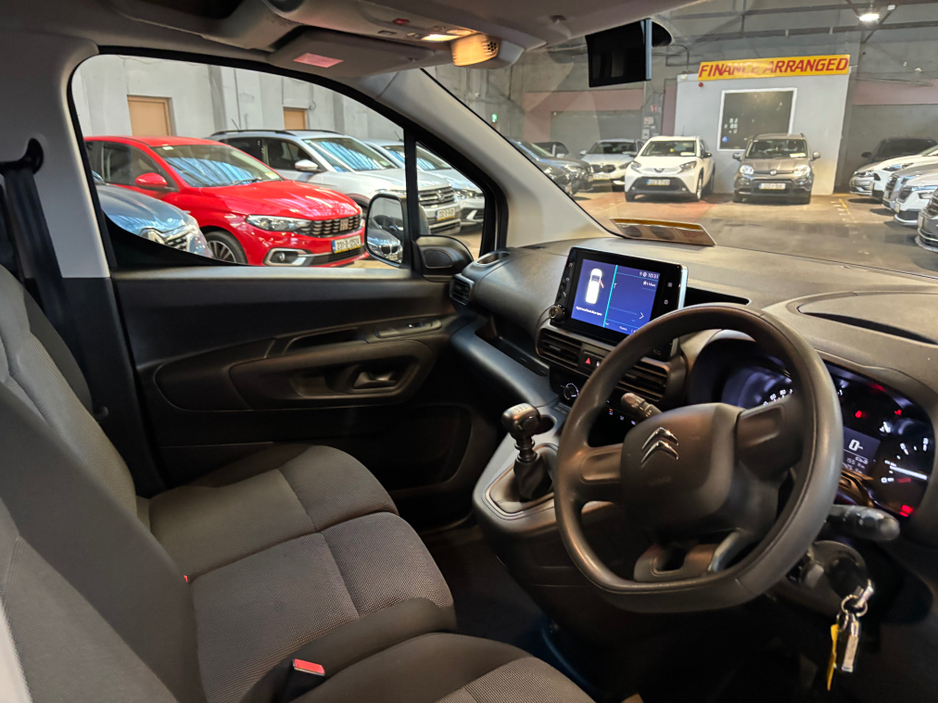 2024 Citroen Berlingo LX BLUEHDI 100 LWB Only 17000 kms THIS PRICE IS VAT INCLUSIVE Finance Available own this van from €90 per week €20,999