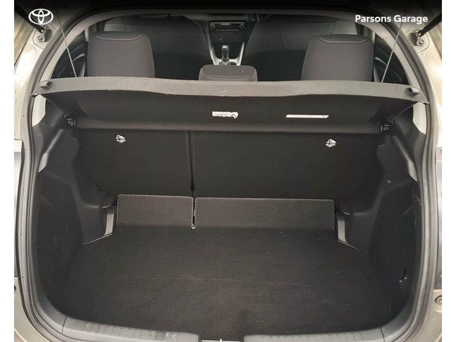 2023 Toyota Yaris - image 12