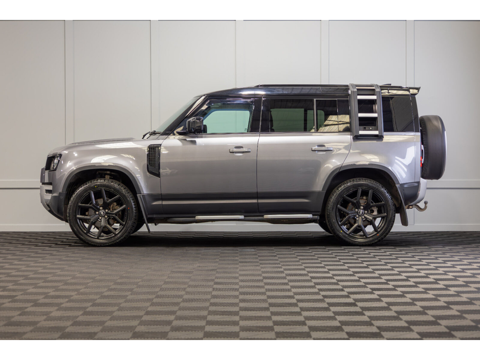 2022 Land Rover Defender - image 3