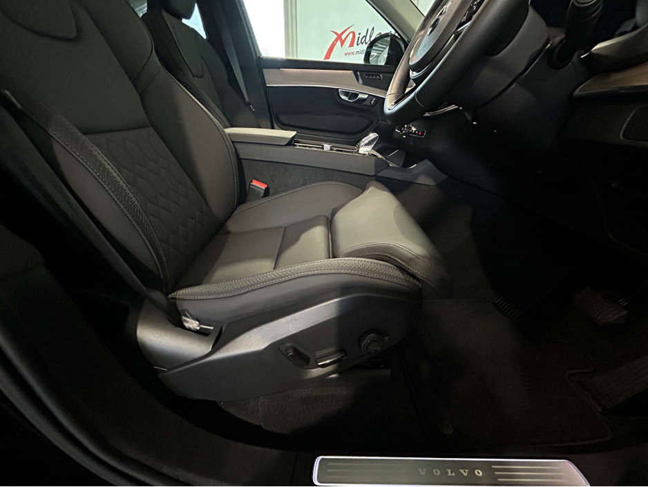 2025 Volvo XC90 - image 5
