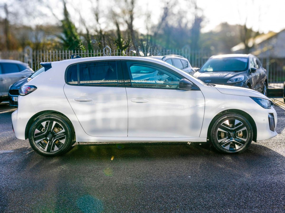 2025 Peugeot 208 - image 21