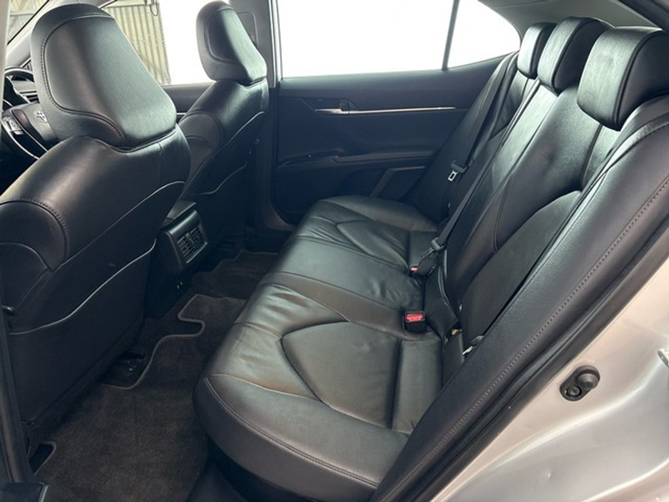 2019 Toyota Camry - image 7