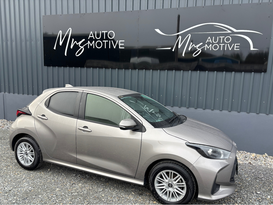 2022 Toyota Yaris - image 4