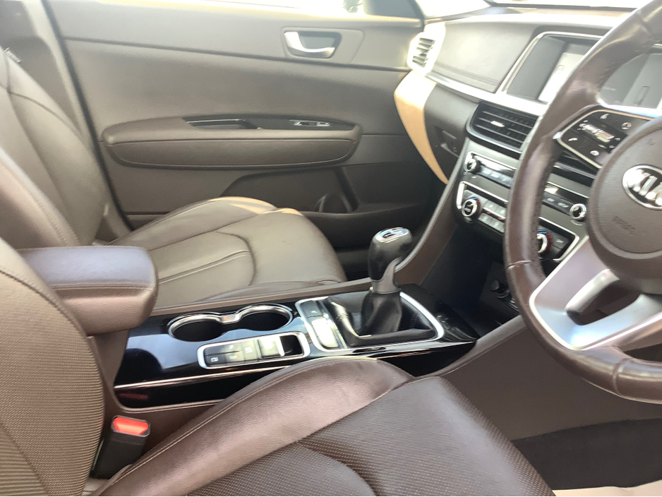 2019 Kia Optima - image 9