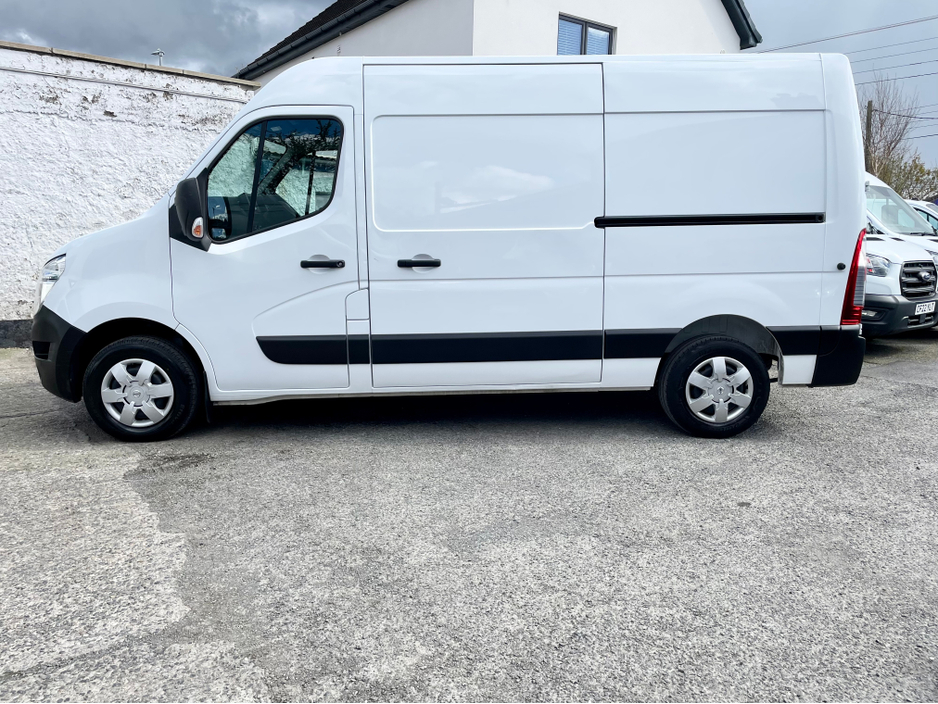 2023 Nissan Interstar - image 32