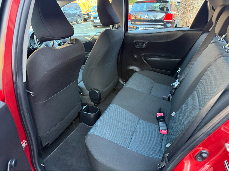 2013 Toyota Yaris - image 11