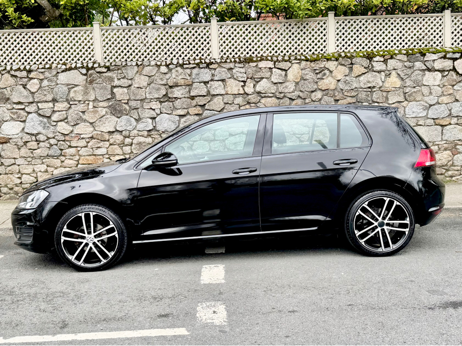 2015 Volkswagen Golf - image 4