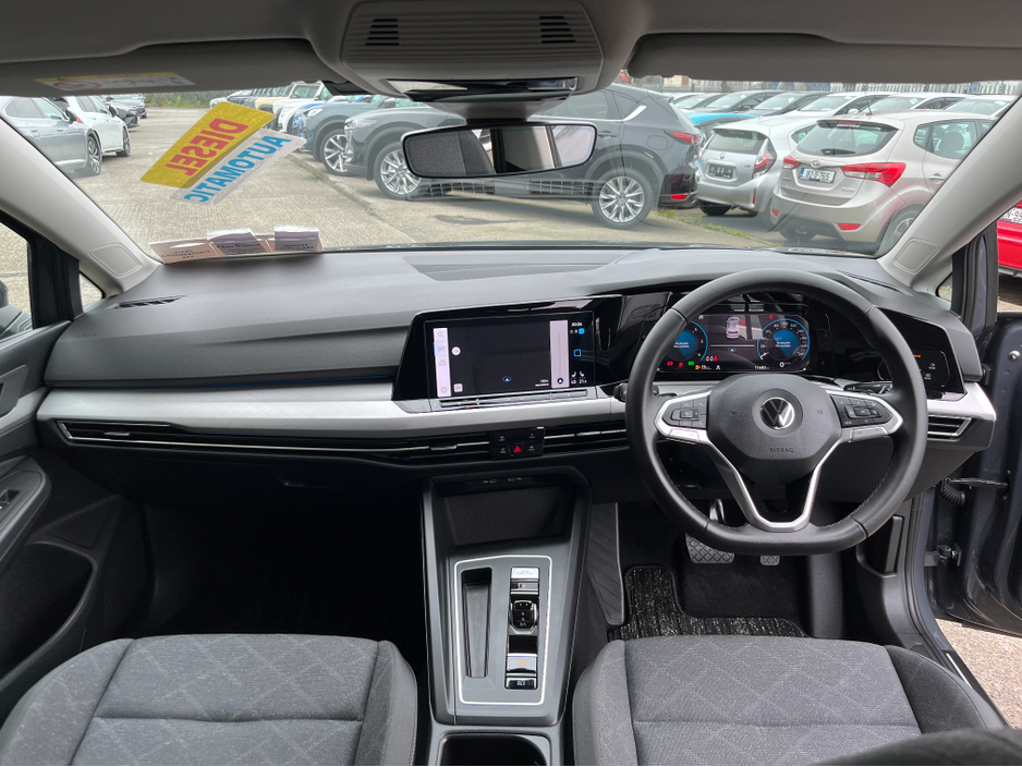 2022 Volkswagen Golf - image 13