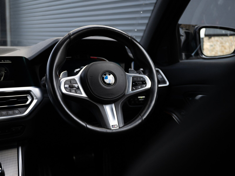2021 BMW 3 Series - image 23