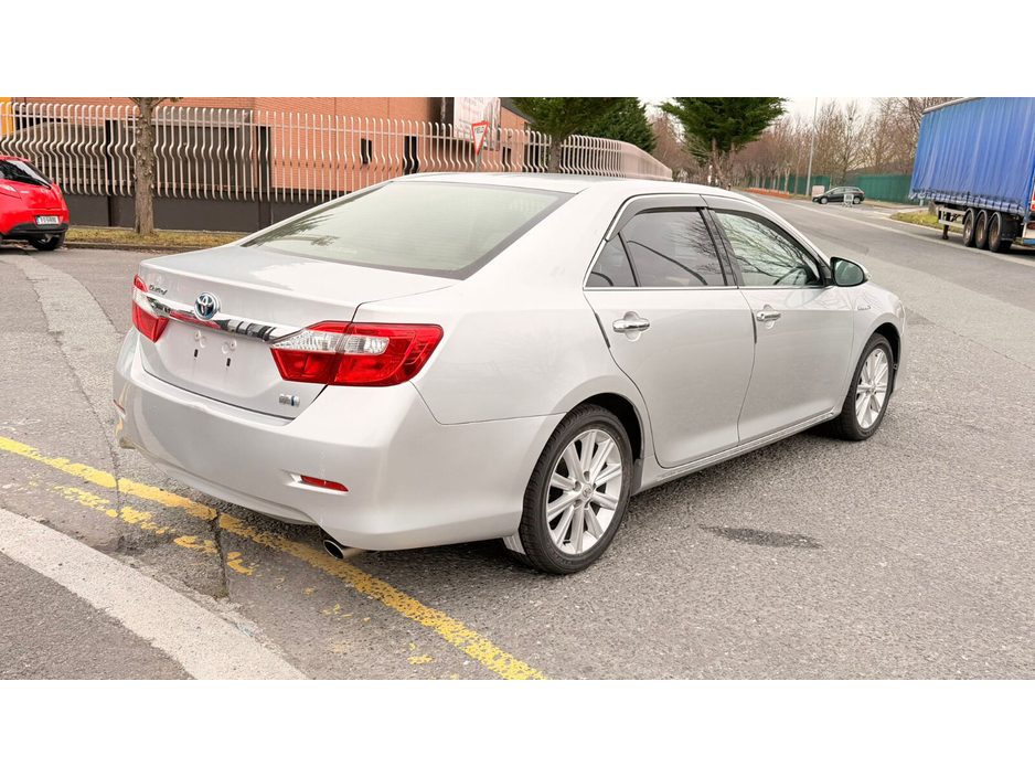 2012 Toyota Camry - image 4