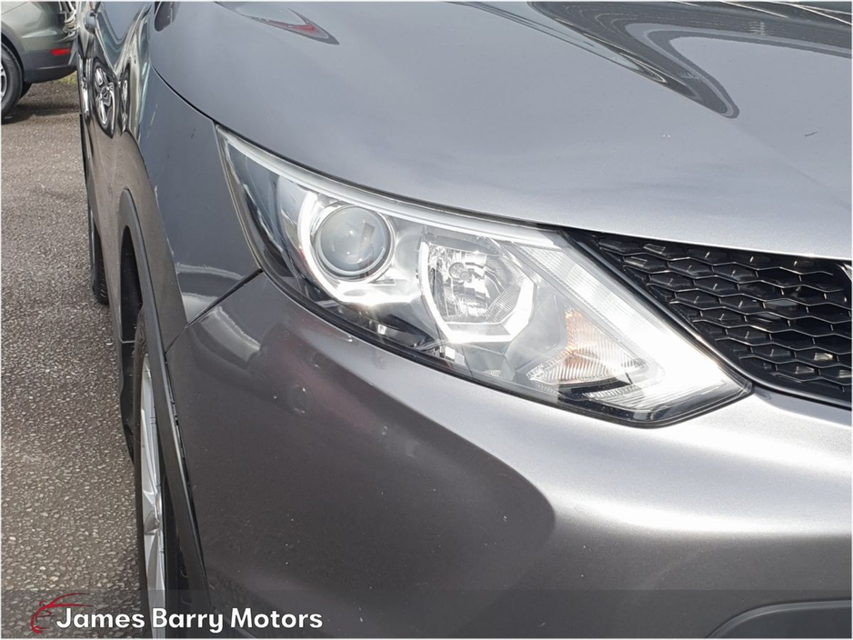 2015 Nissan Qashqai - image 23