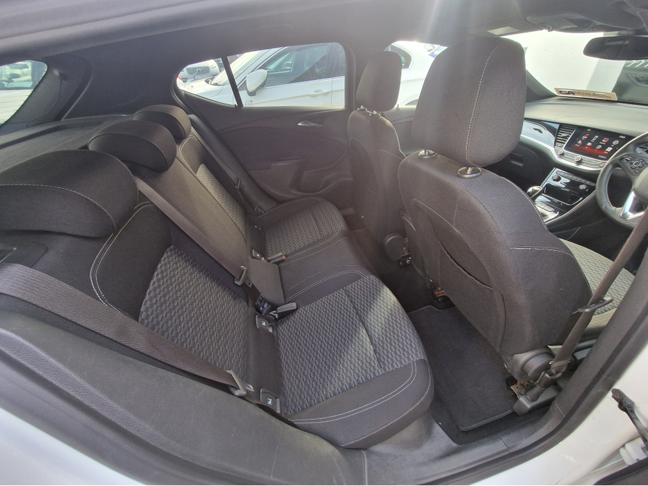 2017 Opel Astra - image 27