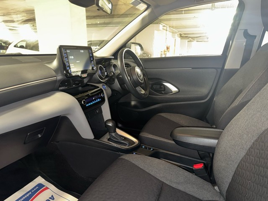 2022 Toyota Yaris Cross LUNA HYBRID AUTOMATIC // REAR CAMERA // AIR CON // SMART ENTRY/SMART START // TOYOTA SAFETY SENSE // FULL WARRANTY €25,945