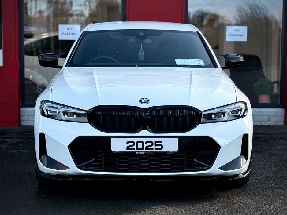 2025 BMW 3 Series - image 2