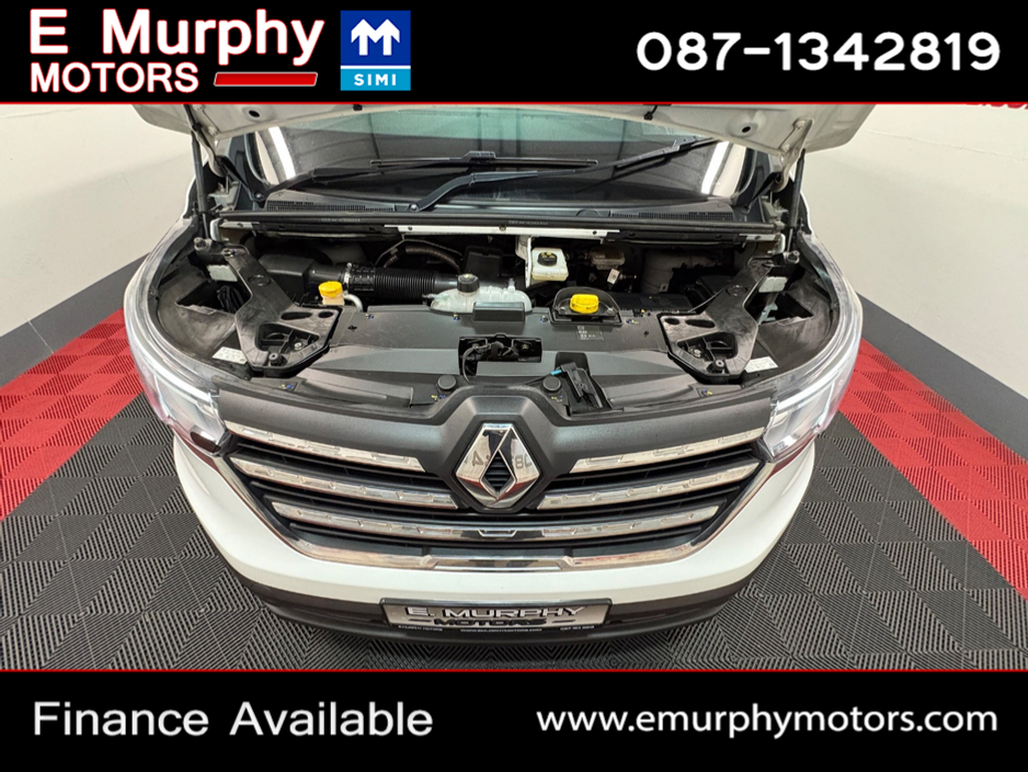 2022 Renault Trafic - image 27