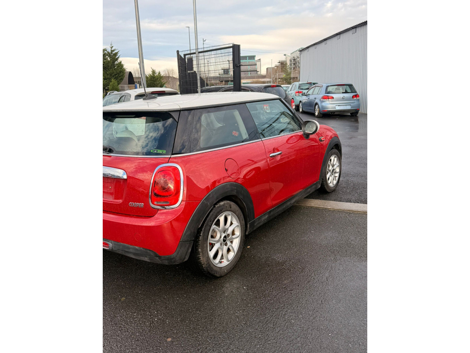 2014 MINI Hatch Cooper Auto €10,499
