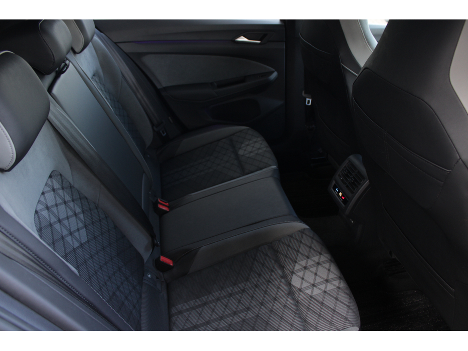 2023 Volkswagen Golf - image 16