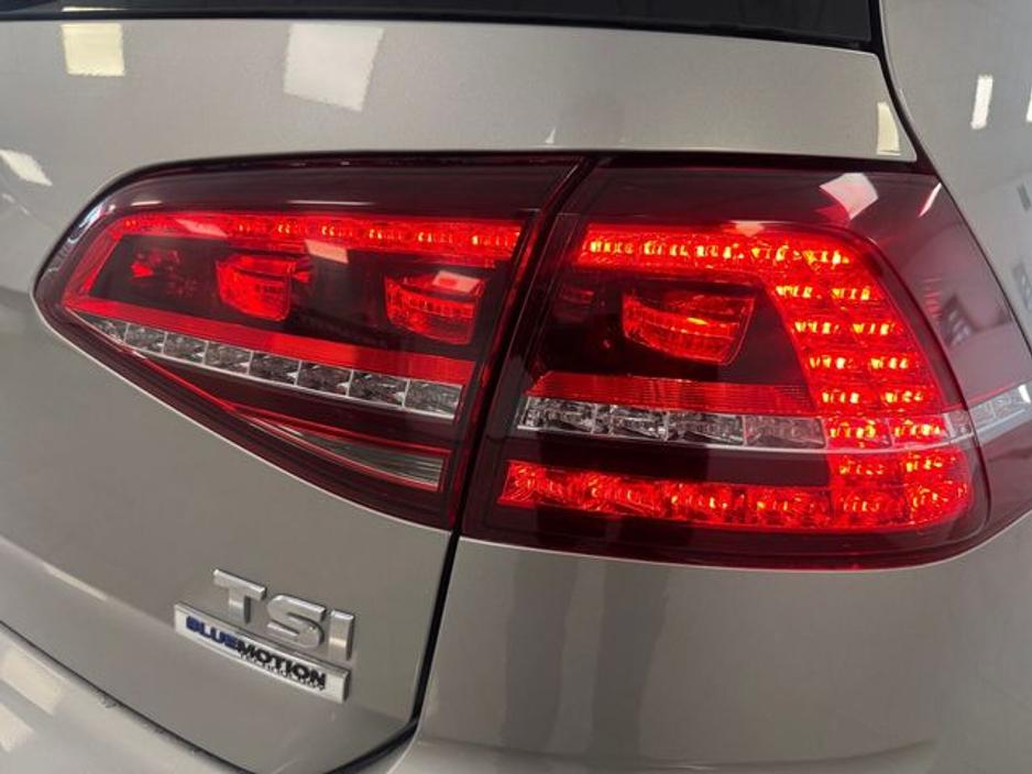 2017 Volkswagen Golf - image 19