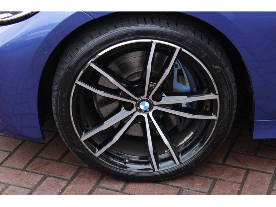 2021 BMW 3 Series - image 26