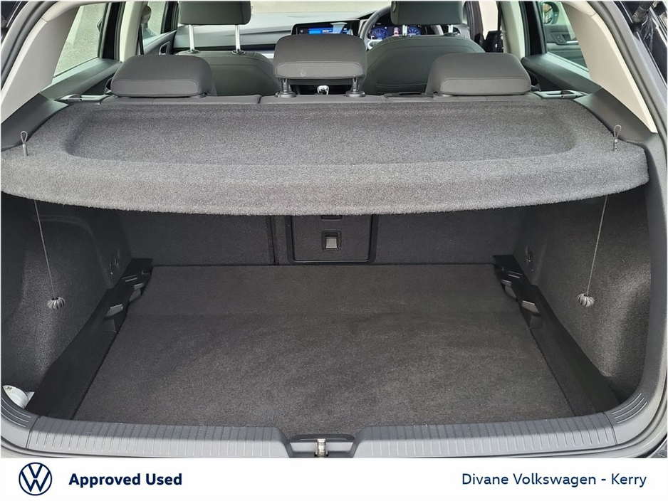 2021 Volkswagen Golf - image 9