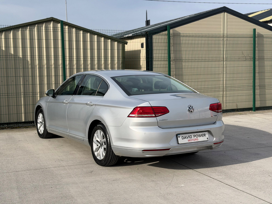 2015 Volkswagen Passat - image 6