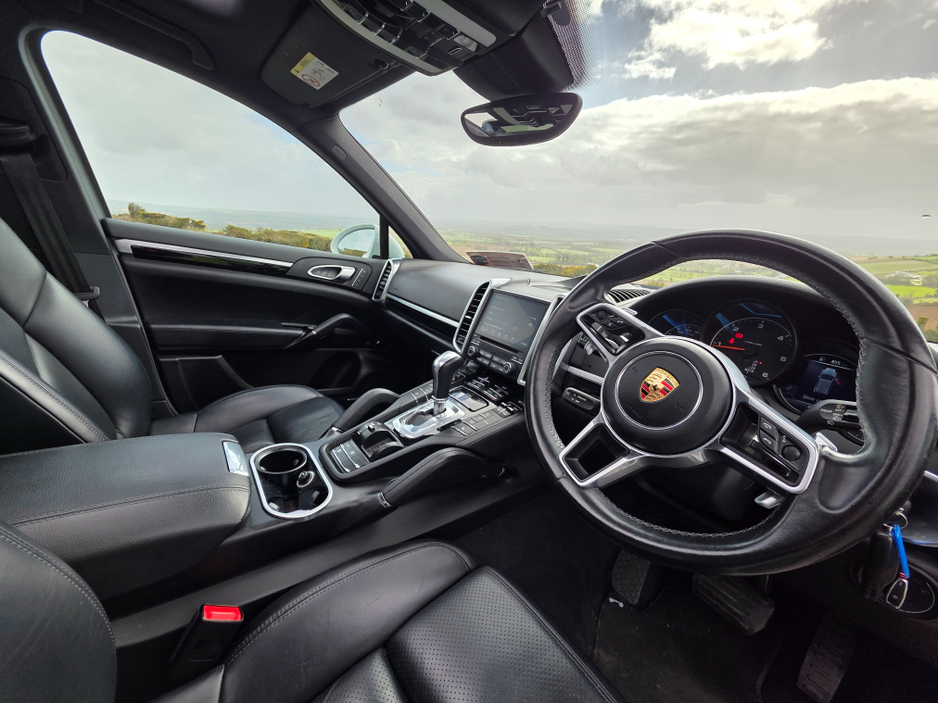2018 Porsche Cayenne - image 15