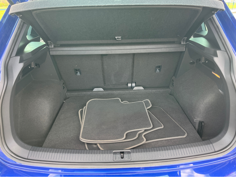 2021 Volkswagen Tiguan - image 12