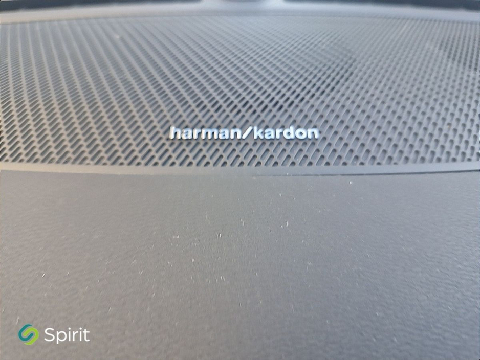 2022 Volvo XC40 - image 11