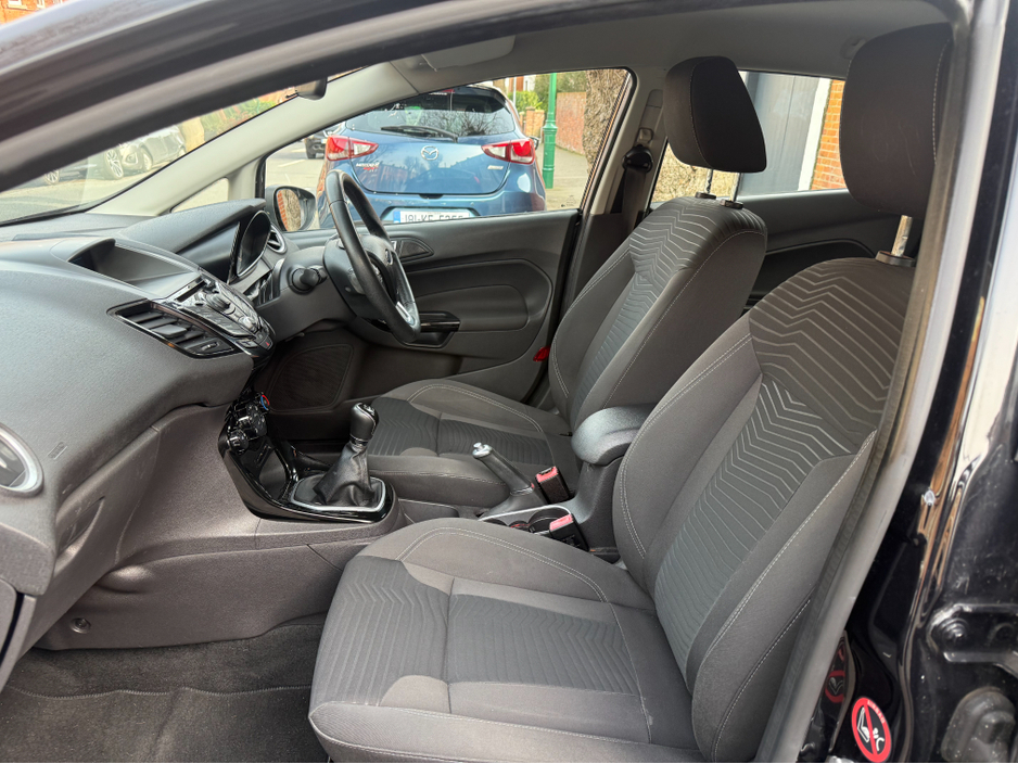 2014 Ford Fiesta - image 7