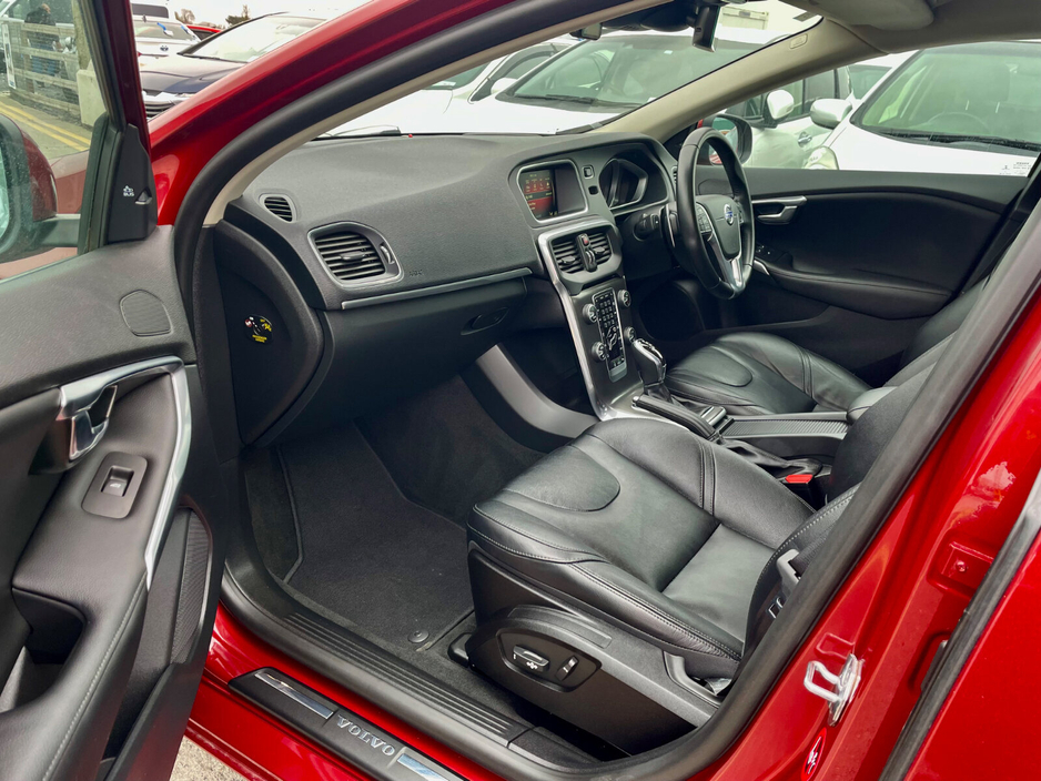 2016 Volvo V40 - image 16