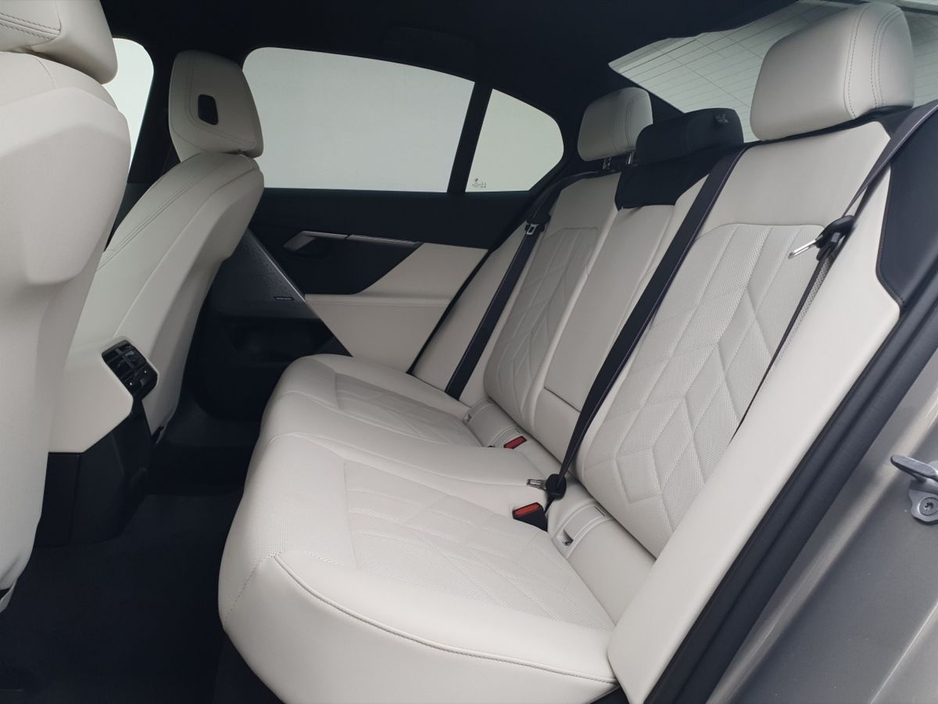 2024 BMW 5 Series - image 22