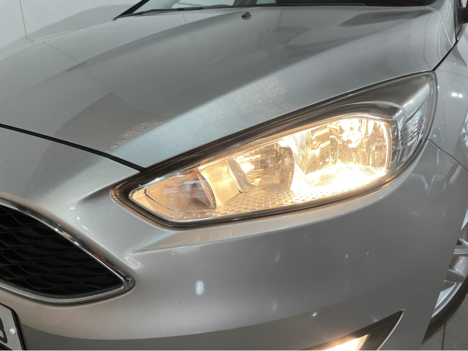2016 Ford Focus - image 5