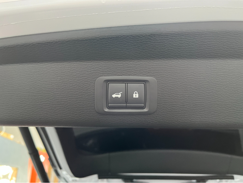 2023 Mitsubishi Outlander - image 9