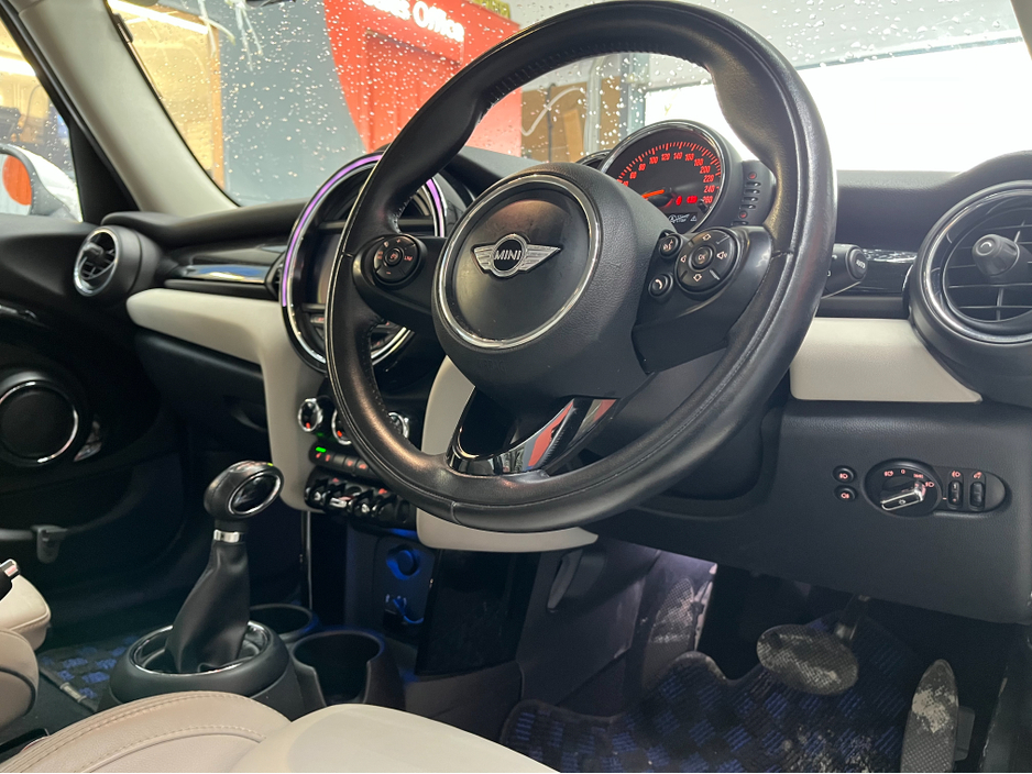 2017 MINI Cooper D - image 10