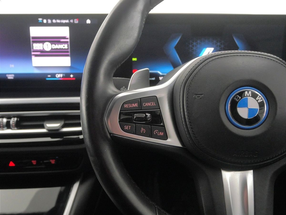 2023 BMW 3 Series - image 16