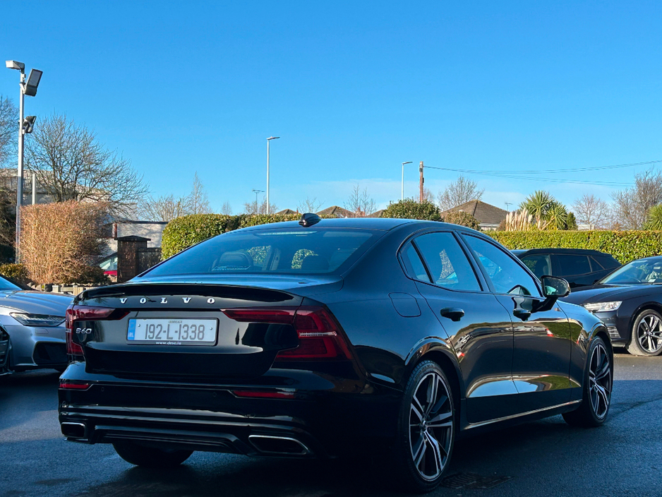 2019 Volvo S60 - image 5